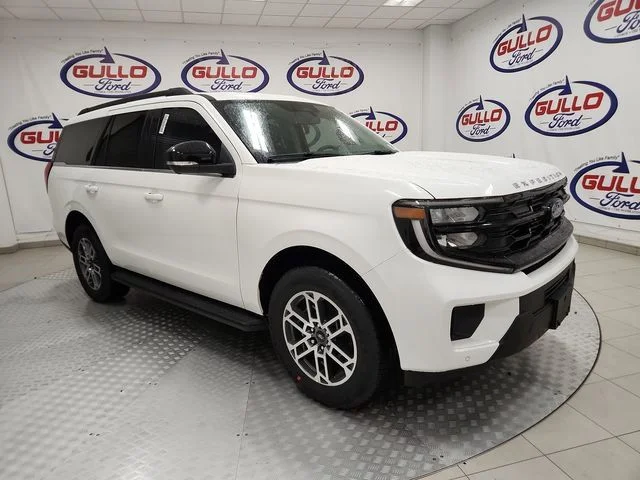 2026 Ford Expedition Active's photo
