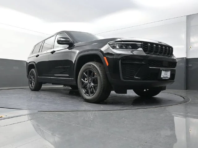 New 2027 High-Gloss Black Paint Jeep Laredo Altitude image 18