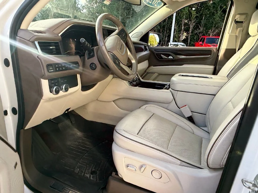 Used 2022 White Frost Tri-Coat GMC Denali image 11