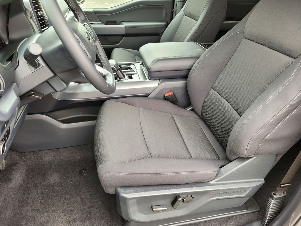 New 2026 Agate Black Metallic Ford XLT image 8