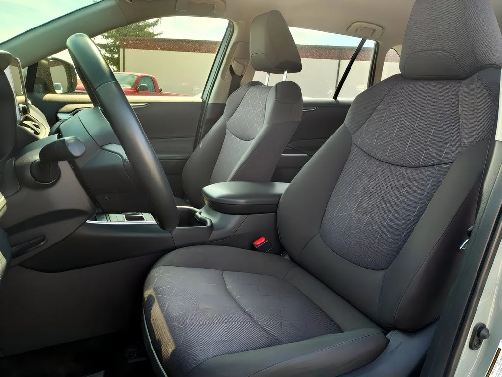2023 Toyota RAV4 XLE - Photo 14