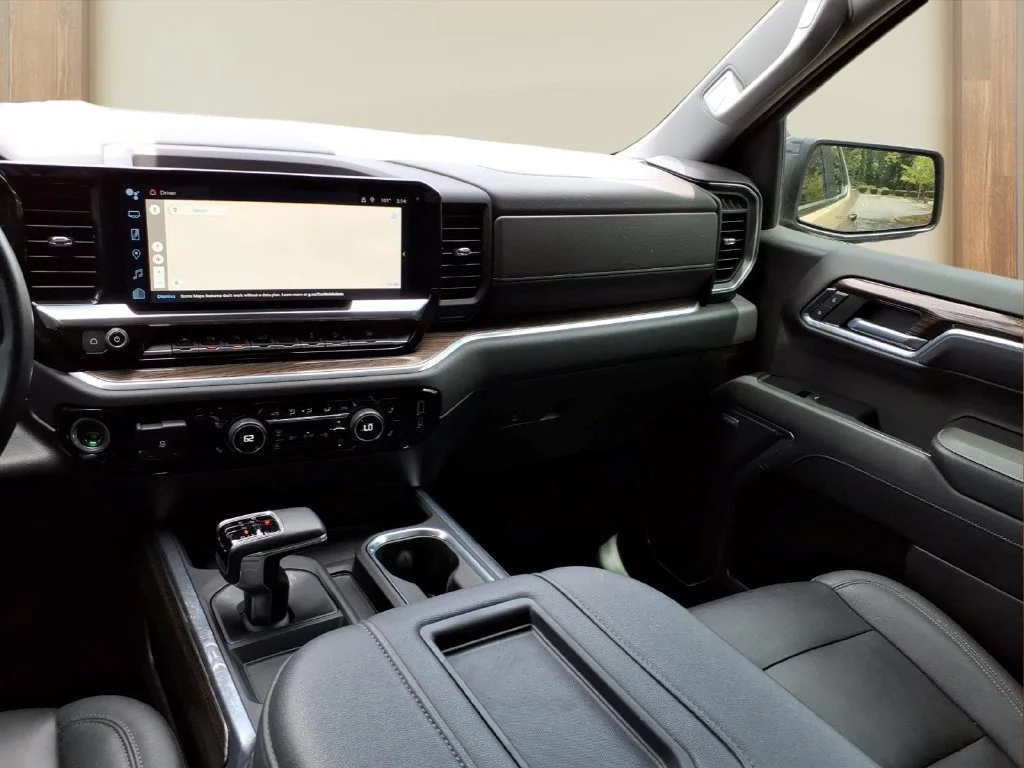 Used 2022 SAND DUNE METALLIC Chevrolet LT Trail Boss image 23