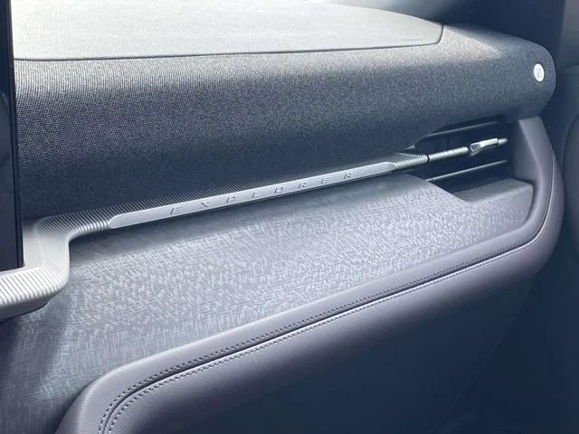 New 2026 Space White Metallic Ford Platinum™ image 34