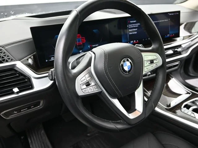 Used 2024 Gray BMW xDrive40i image 12