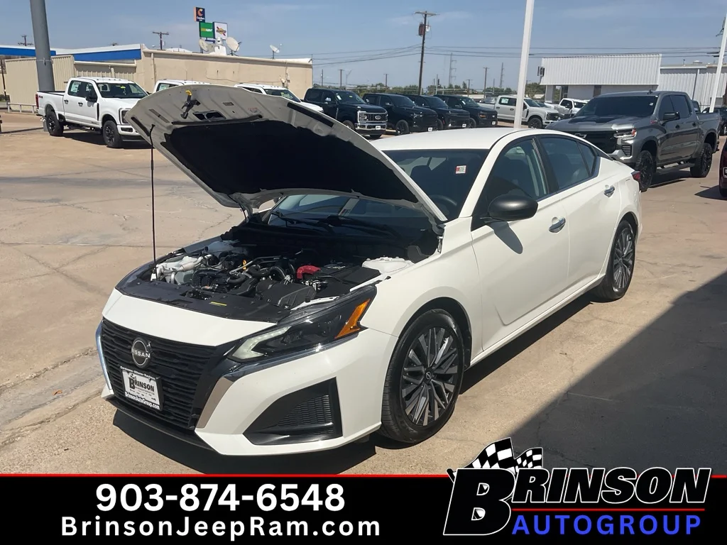 Used 2025 Glacier White Nissan SV image 12