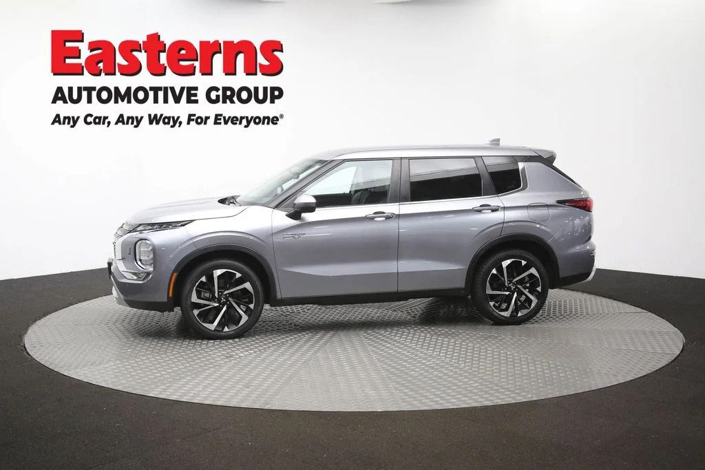 Used 2023 Silver Mitsubishi SE image 59