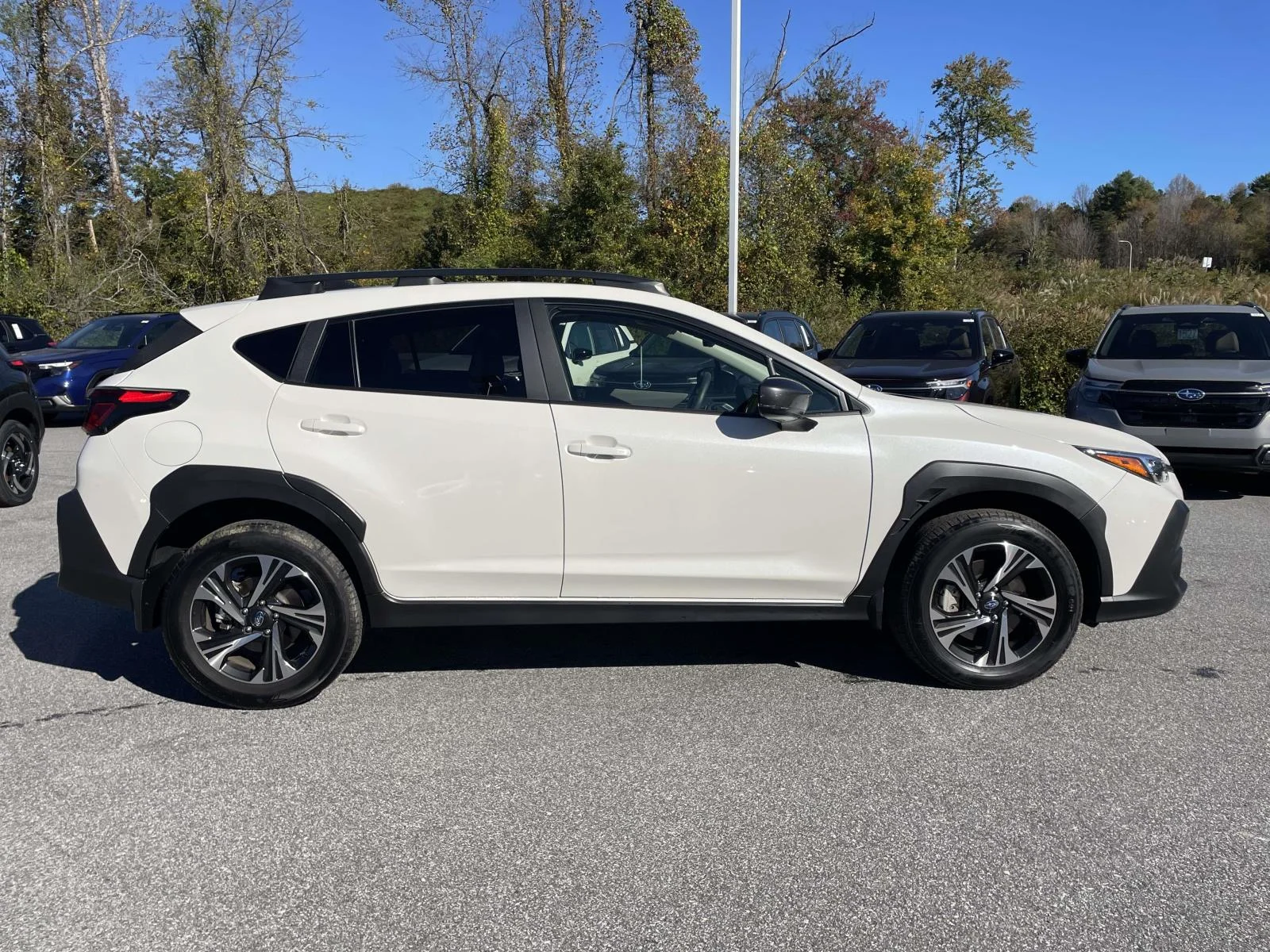Used 2025 Crystal White Pearl Subaru Premium image 28