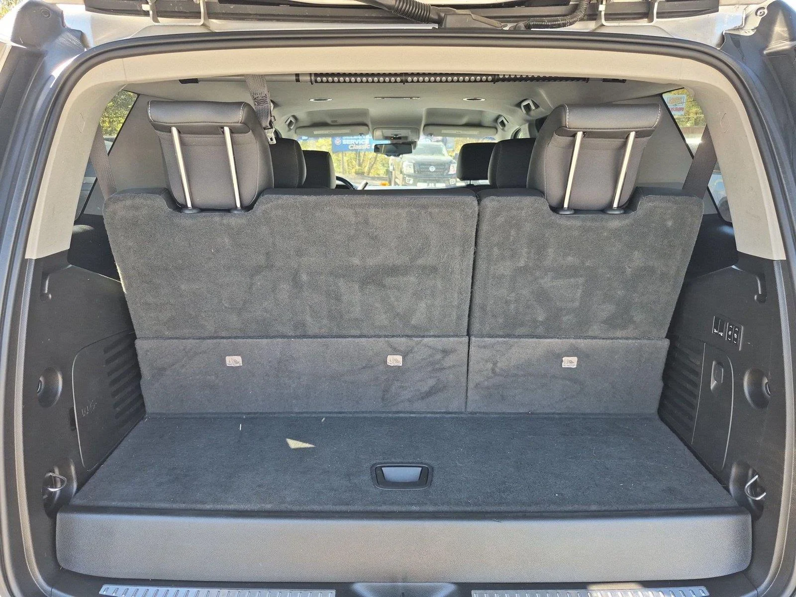 Used 2018 Silver Ice Metallic Chevrolet Premier image 34