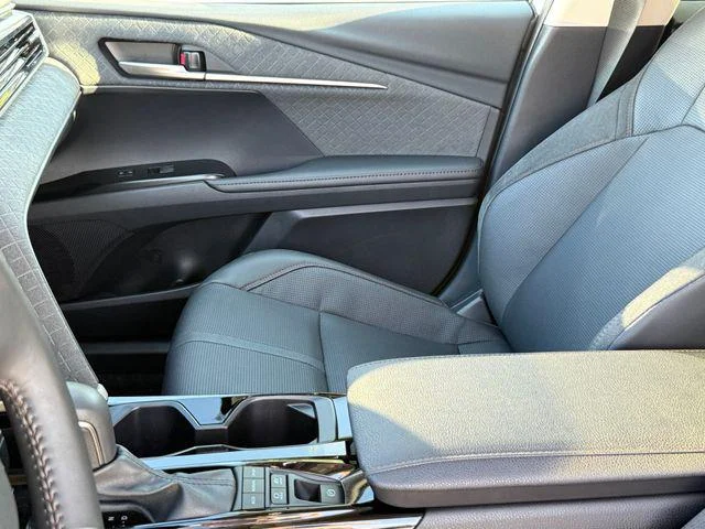 Certified Used 2025 WIND CHILL PEARL Toyota XLE image 9