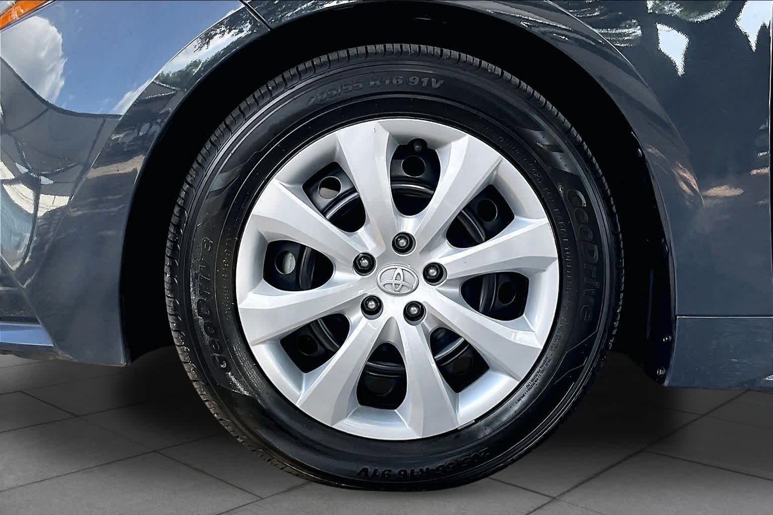 Used 2023 Underground Toyota LE image 11