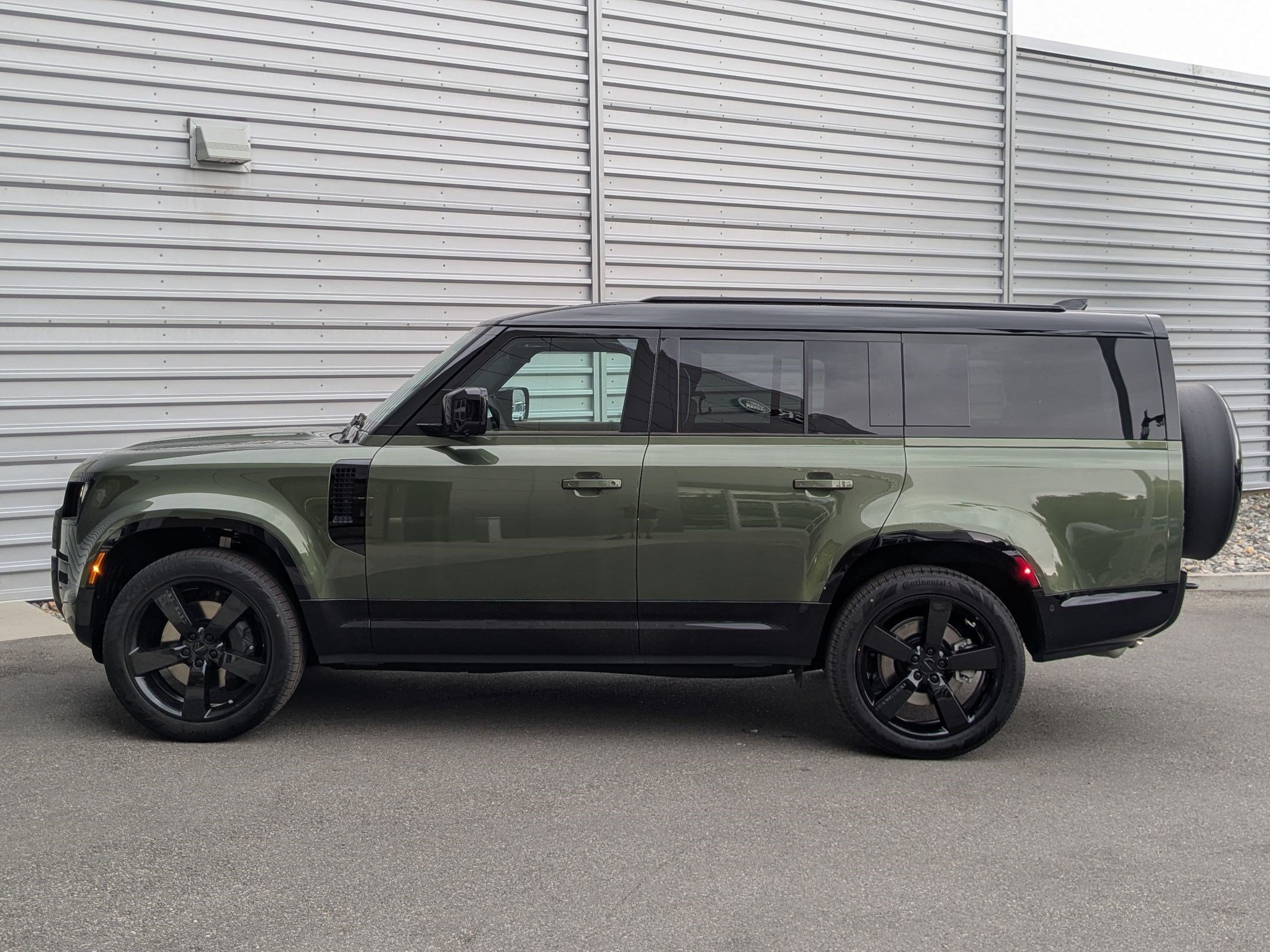 New 2026 Woolstone Green Land Rover P400 X-Dynamic SE image 9