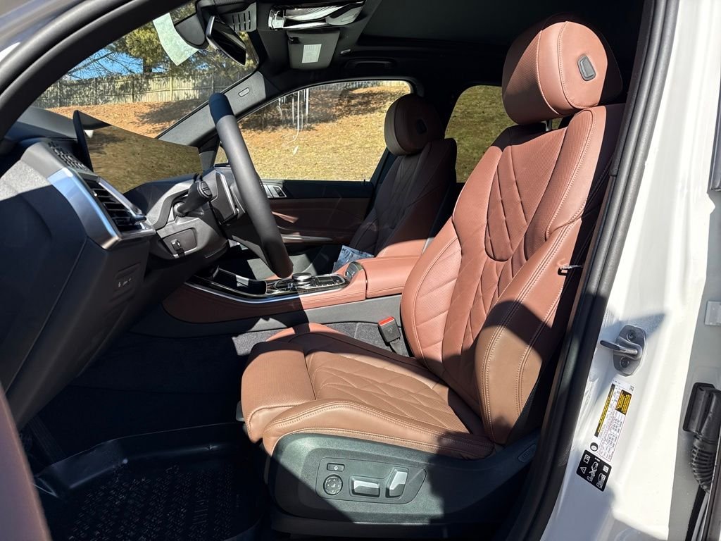 New 2026 White BMW xDrive40i image 10