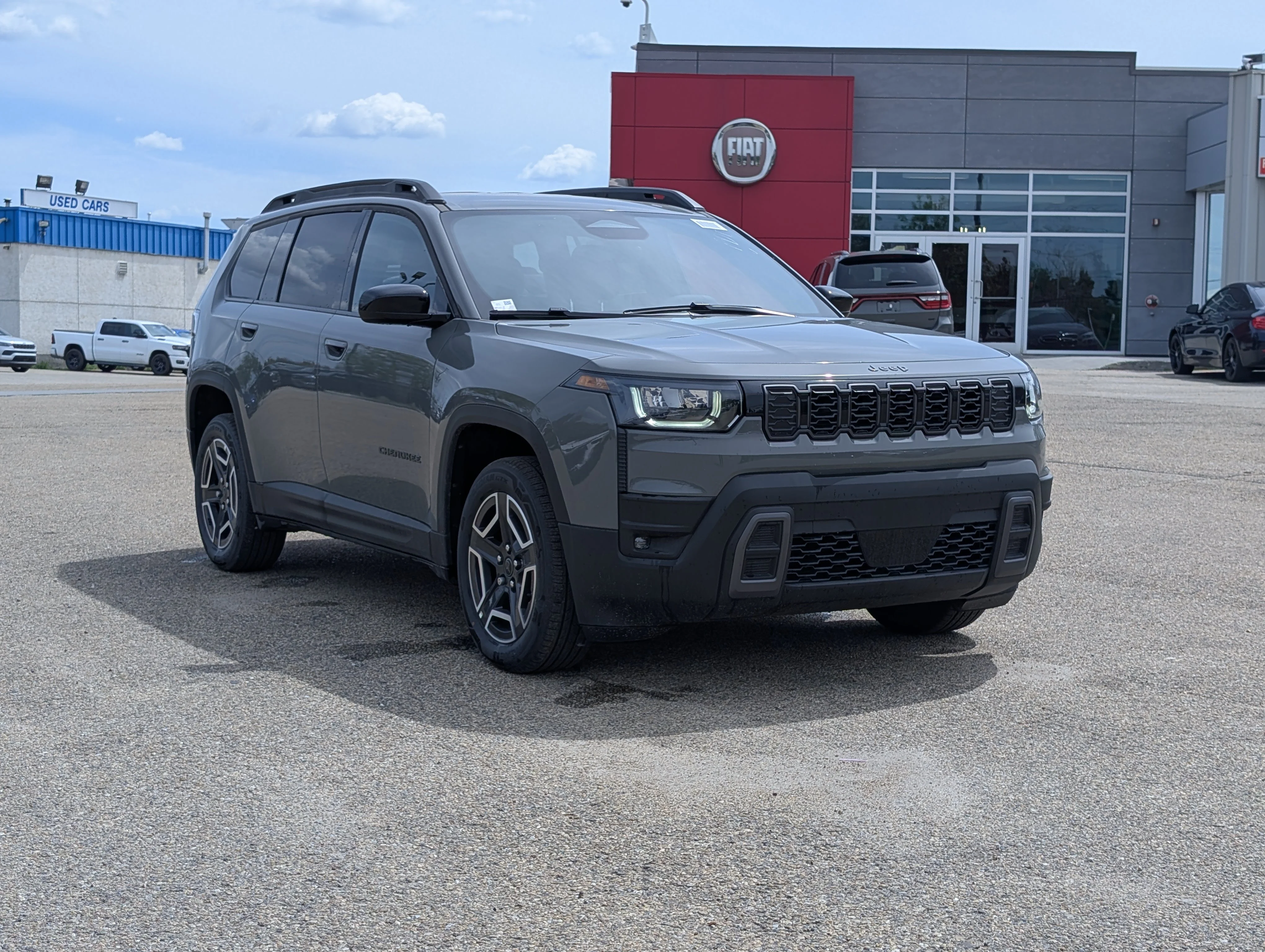 New 2026 Sting-Grey Jeep Laredo image 9