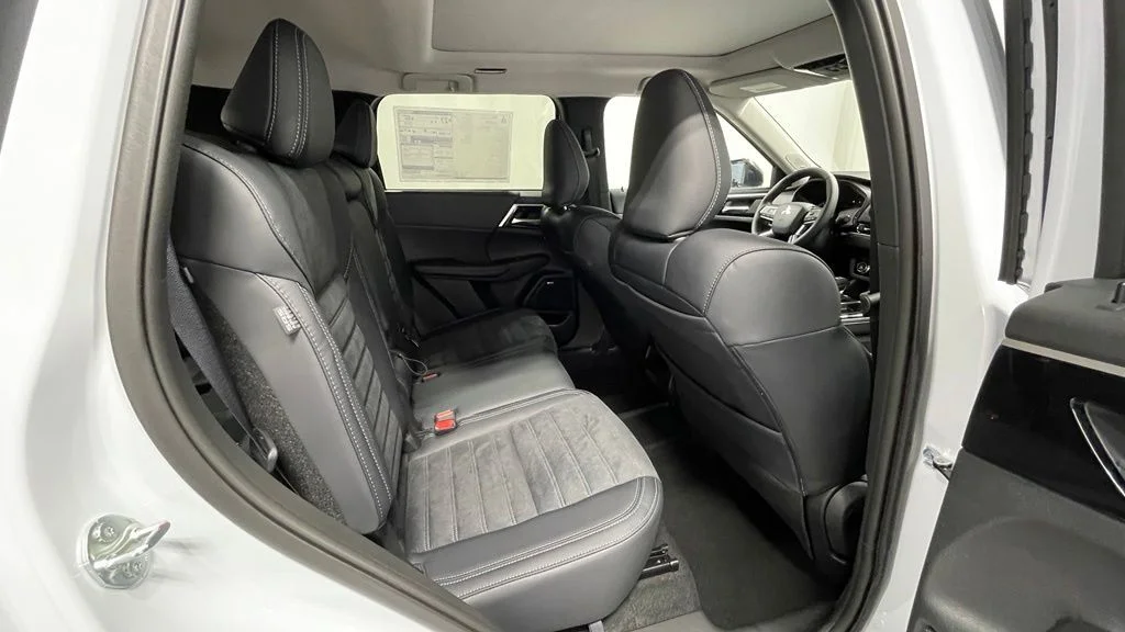 New 2026 White Diamond/Black Roof Mitsubishi TRAIL EDITION S-AWC image 33