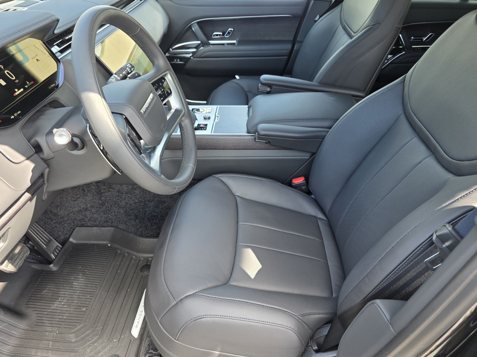 New 2027 Santorini Black Land Rover P400 SE image 10