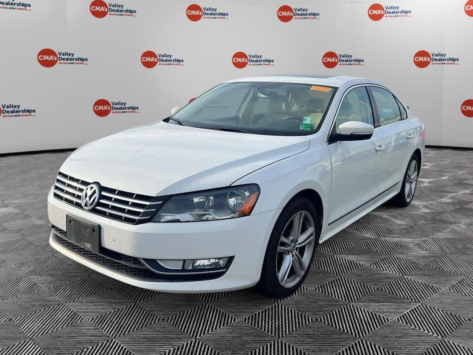 Used 2013 Candy White Volkswagen TDI SE w/Sunroof & Nav image 1