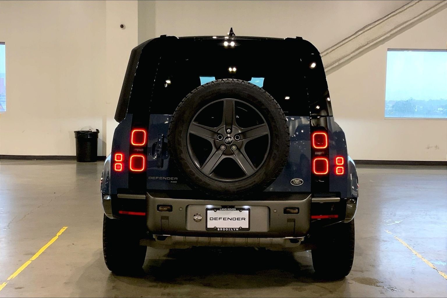 Used 2023 Tasman Blue Metallic Land Rover X-Dynamic SE image 4