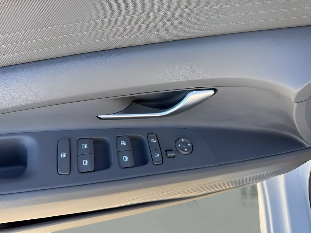 Used 2021 Gray Hyundai SE image 22