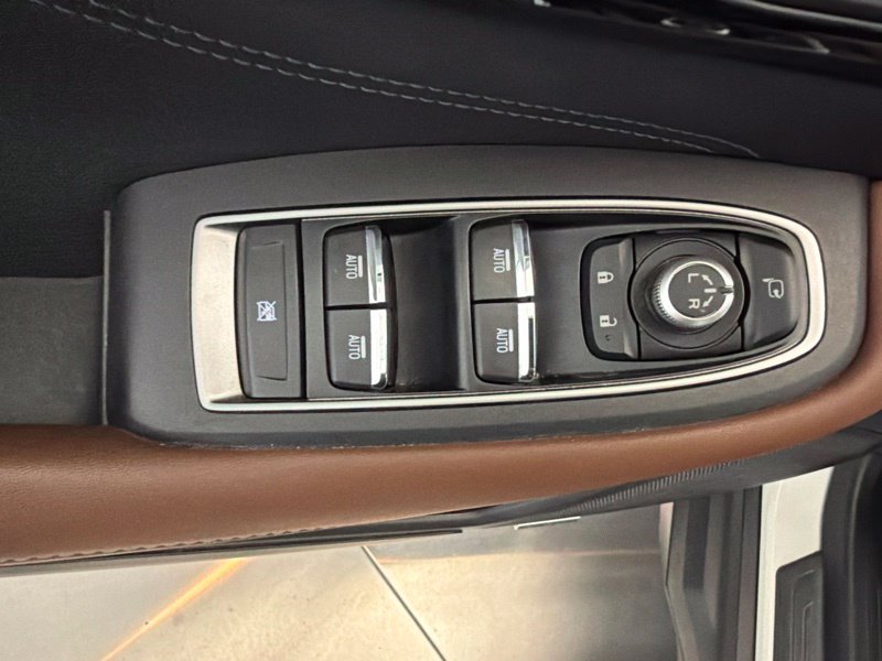 Used 2020 White Subaru Touring image 18