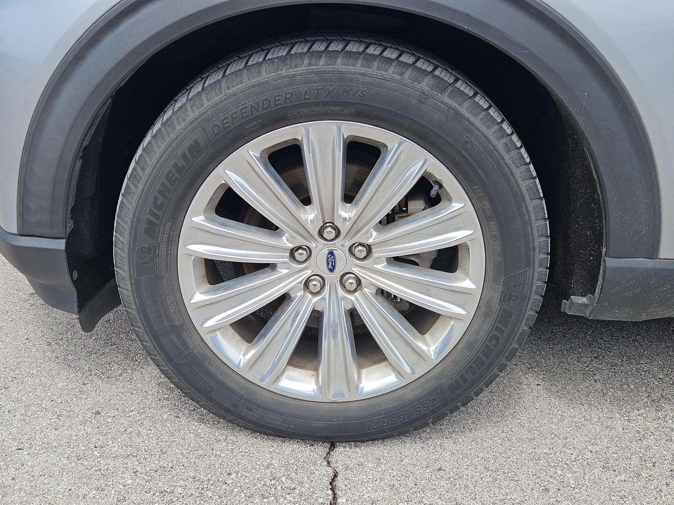 Used 2020 Silver Metallic Ford Limited image 27