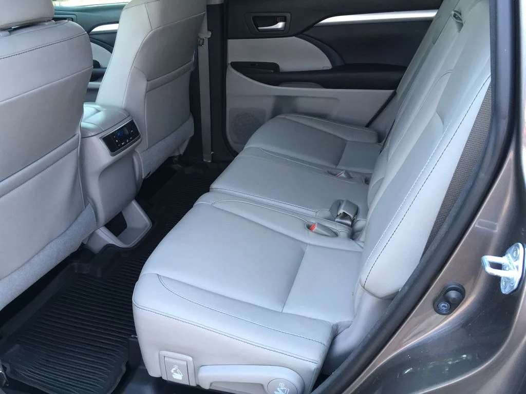 Used 2016 Gray Toyota XLE V6 image 27