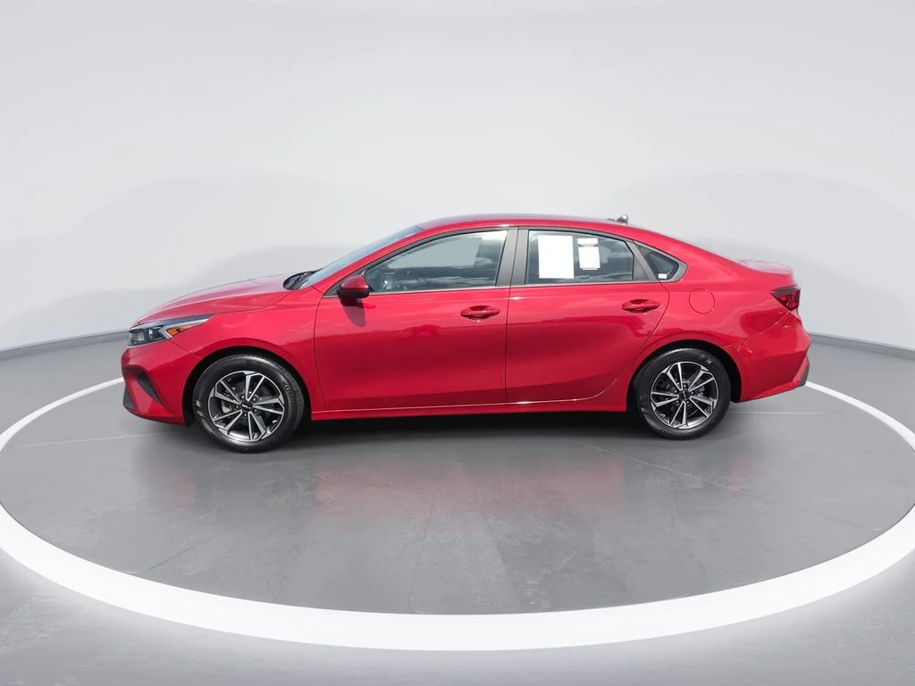 Used 2022 Red Kia LXS image 5