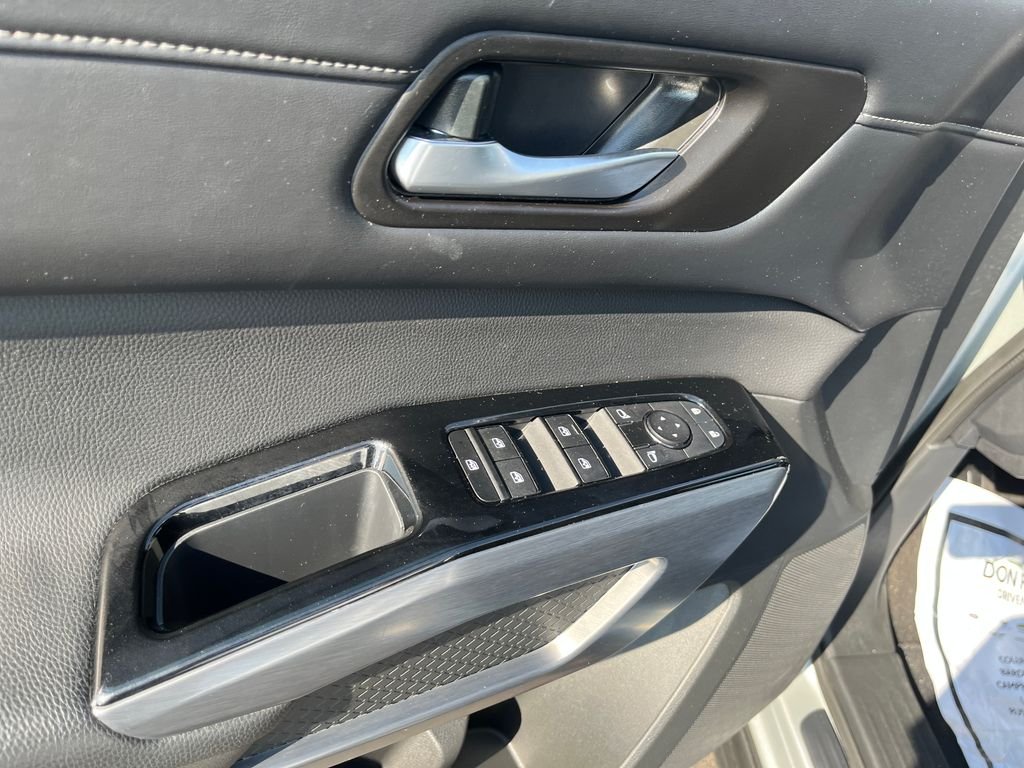 Used 2024 Silver Nissan SL image 10