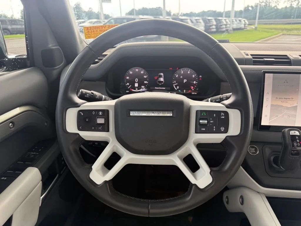 Used 2025 Green Land Rover X-Dynamic SE image 11