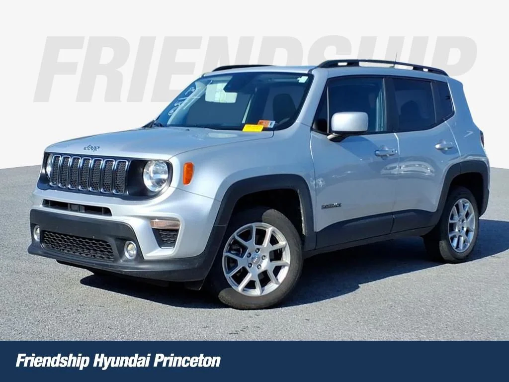Used 2021 Silver Jeep Latitude image 1