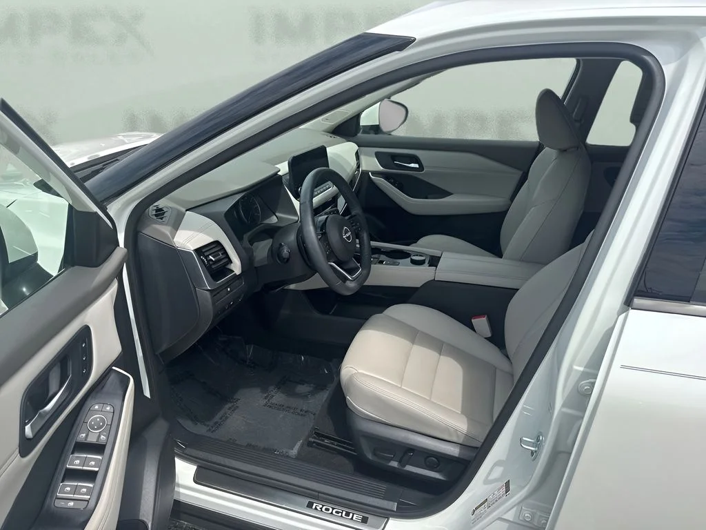 Used 2023 White Nissan SL image 9