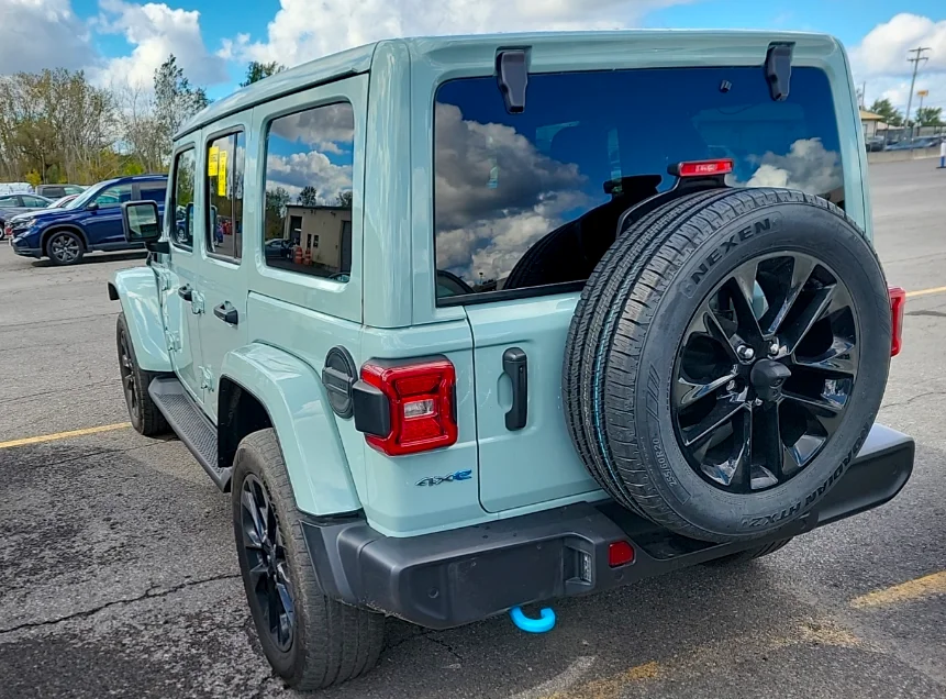 Used 2024  Jeep Sahara 4xe image 5