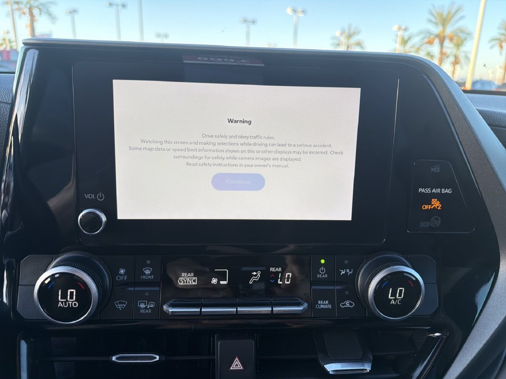 2023 Toyota Highlander L - Photo 20