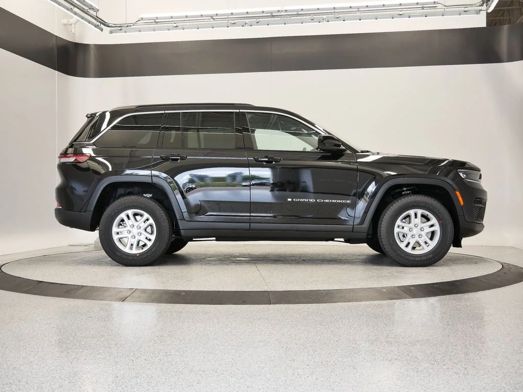 2025 Jeep Grand Cherokee Laredo - Photo 46