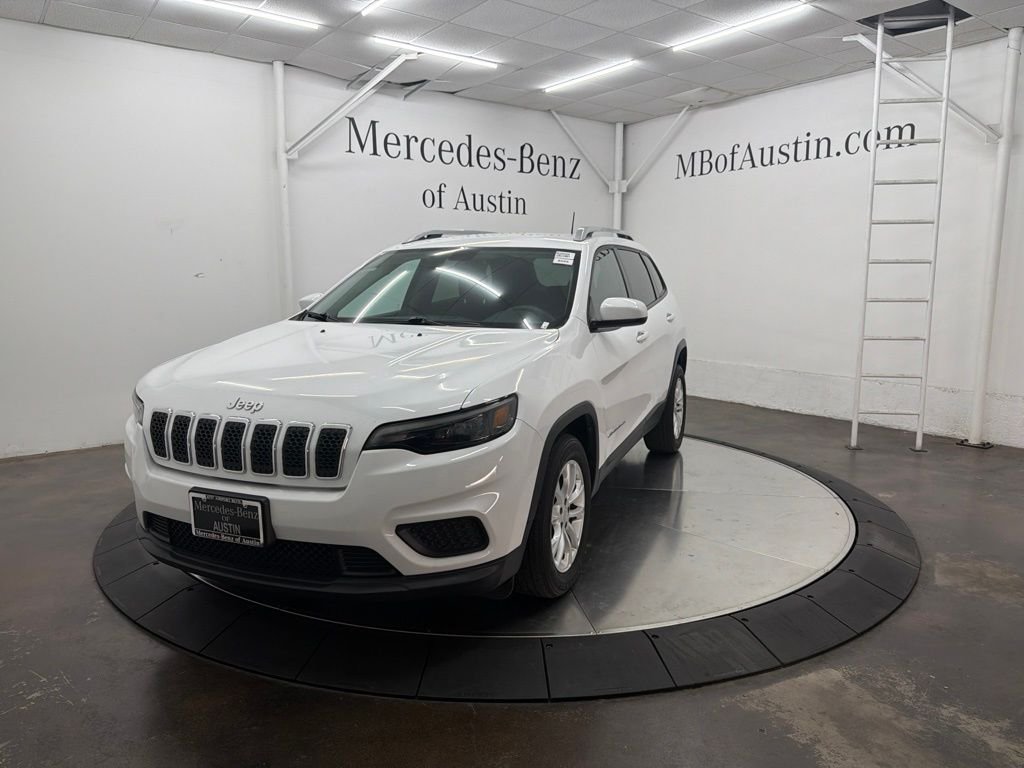 Used 2020 White Jeep Latitude image 3