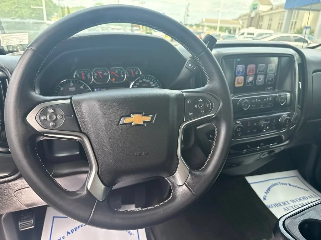 Used 2017 GRAPHITE METALLIC Chevrolet LT image 9