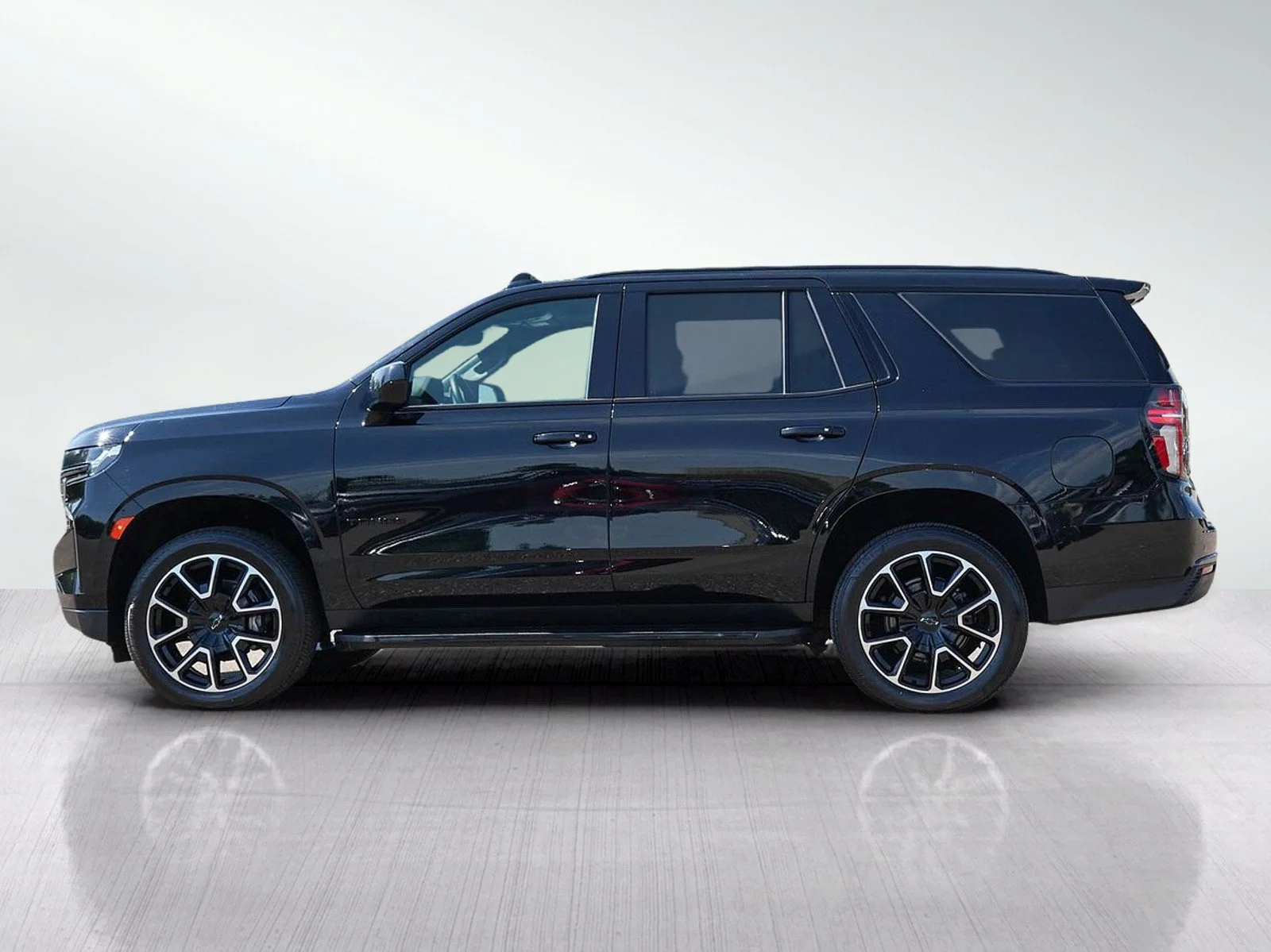 Used 2021 Chevrolet Tahoe RST with VIN 1GNSKRKD7MR387310 for sale in Bloomington, Minnesota