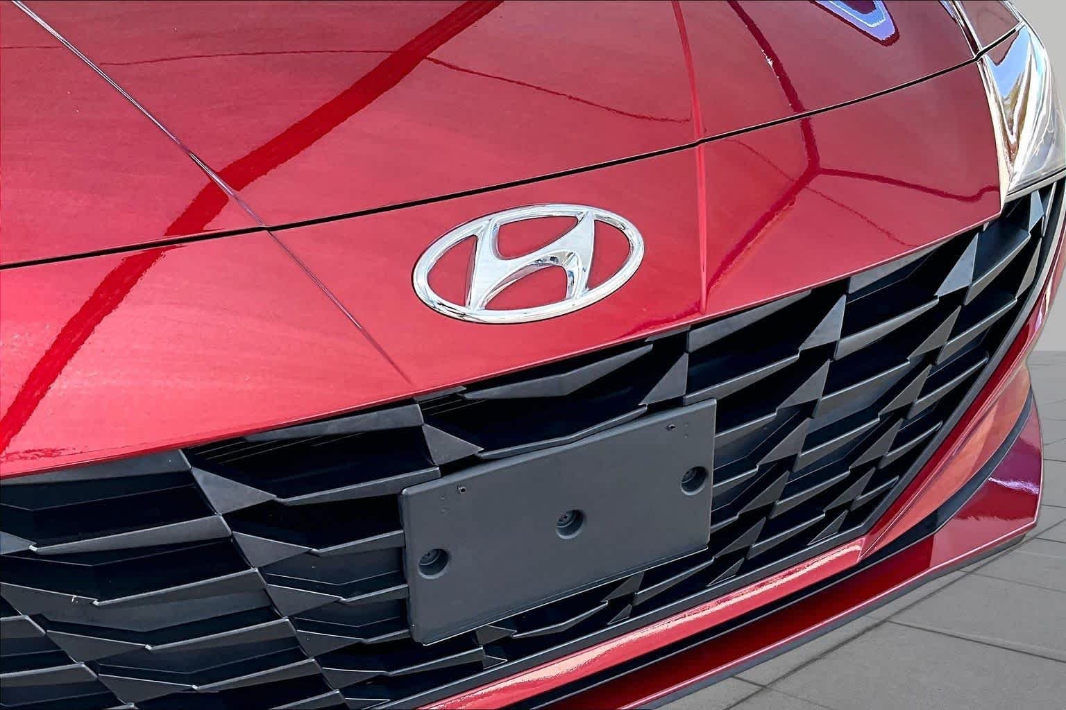 Used 2023 Ultimate Red Hyundai SEL image 28