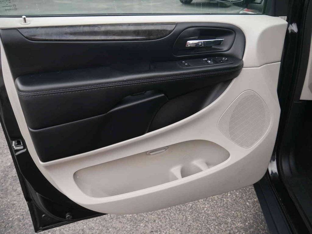 Used 2017 Black Dodge SE image 21