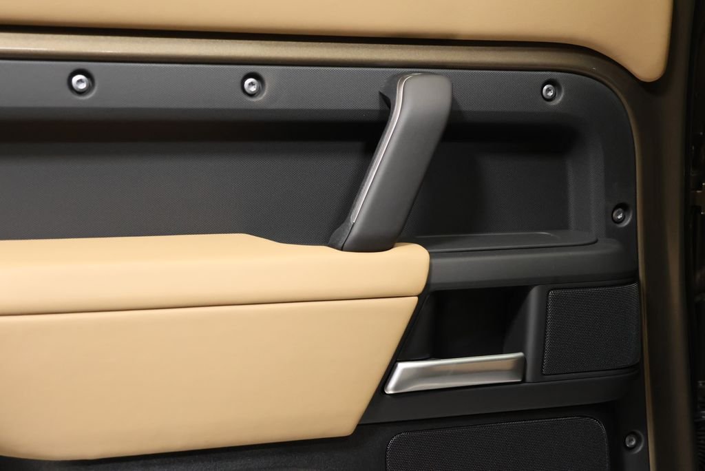 2026 Land Rover Defender X-Dynamic SE - Photo 33