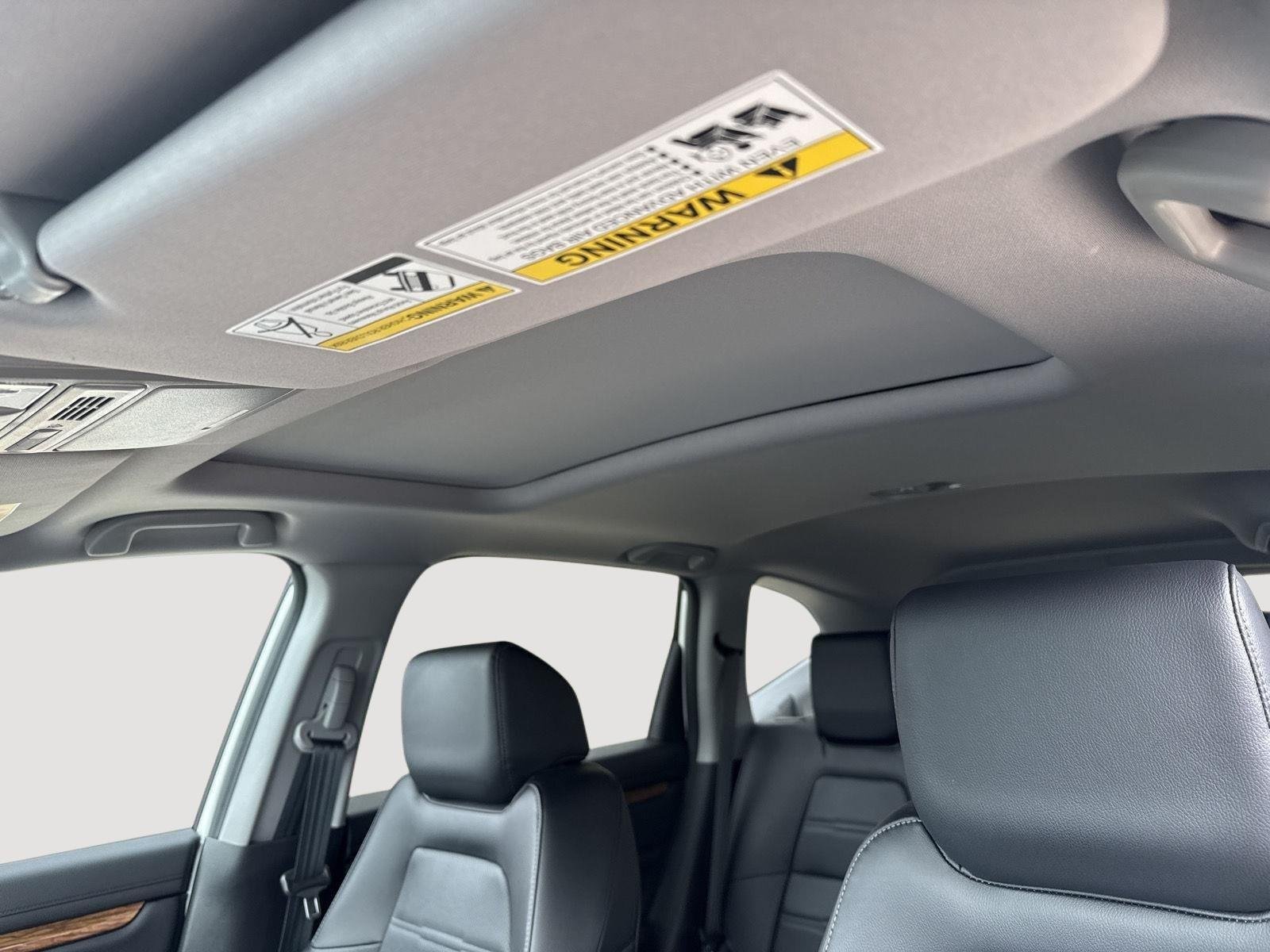 Used 2018 White Diamond Pearl Honda Touring image 4