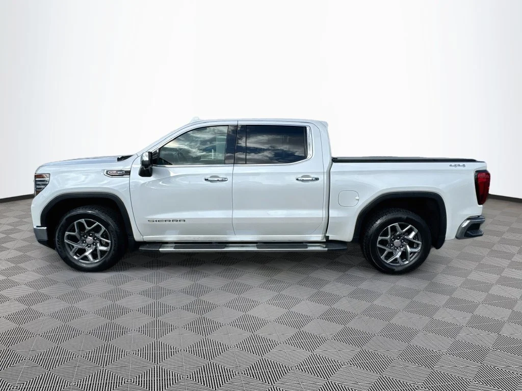 Used 2022 White GMC SLT image 9