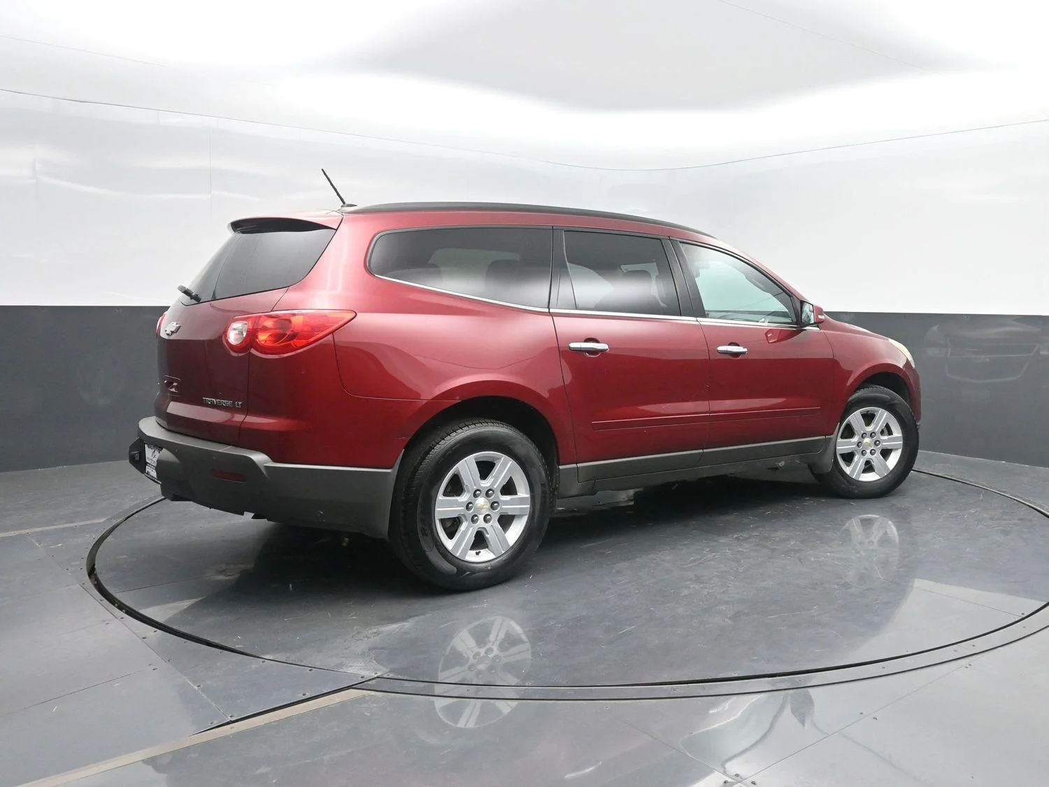Used 2011 Chevrolet Traverse 2LT with VIN 1GNKVJED0BJ347067 for sale in Charles City, IA