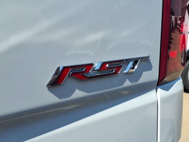 New 2026 Summit White Chevrolet RST image 18