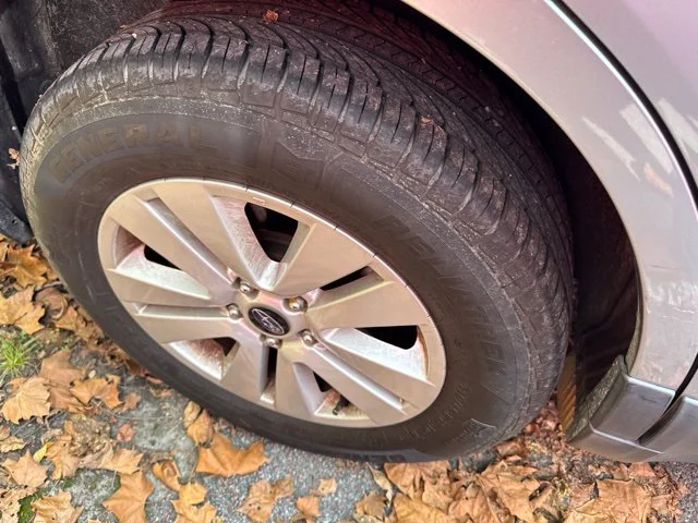 Used 2018 Silver Subaru 2.5i image 6