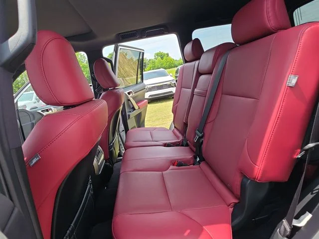 Used 2021  Lexus 460 image 16