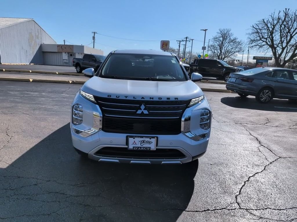 Used 2023 White Mitsubishi SE image 15