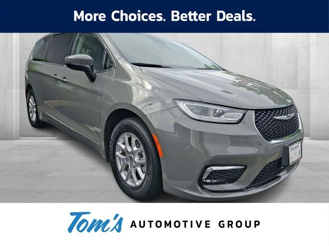 2023 Chrysler Pacifica Touring L's photo