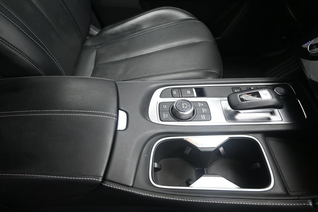 Certified Used 2023 White INFINITI LUXE image 29