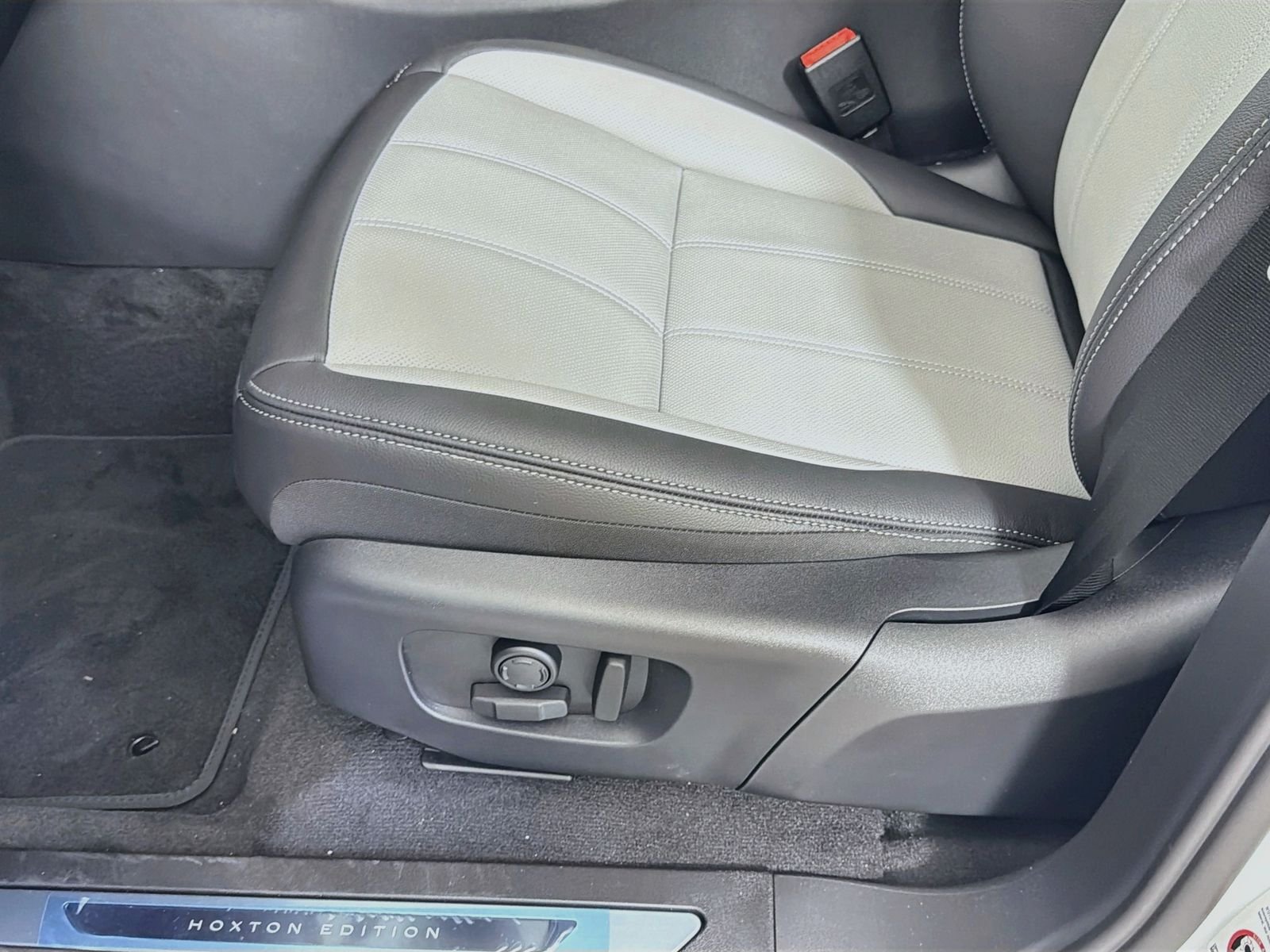 New 2026 Fuji White Land Rover Hoxton Edition image 25