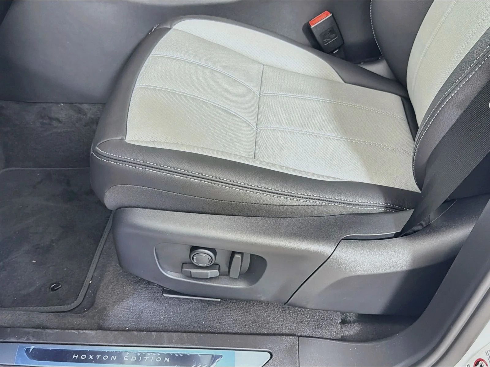 New 2026 Fuji White Land Rover Hoxton Edition image 25